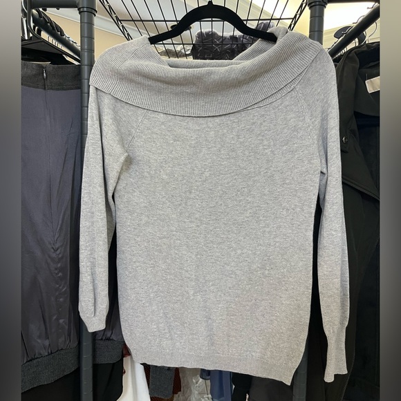 Off the shoulder grey sweater - Picture 1 of 3